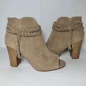 XOXO tan faux suede ankle boots - size 9